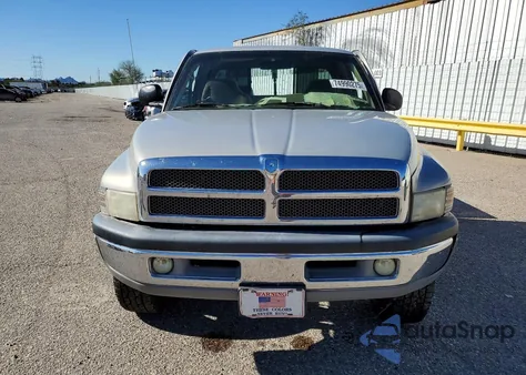 1999 Dodge Ram 2500 z USA, uszkodzony, nr VIN 3B7KF23W4XG194475